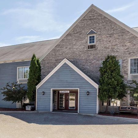 Hotel Baymont By Wyndham Mequon Milwaukee Area Exterior foto