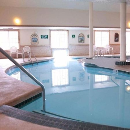 Hotel Baymont By Wyndham Mequon Milwaukee Area Exterior foto