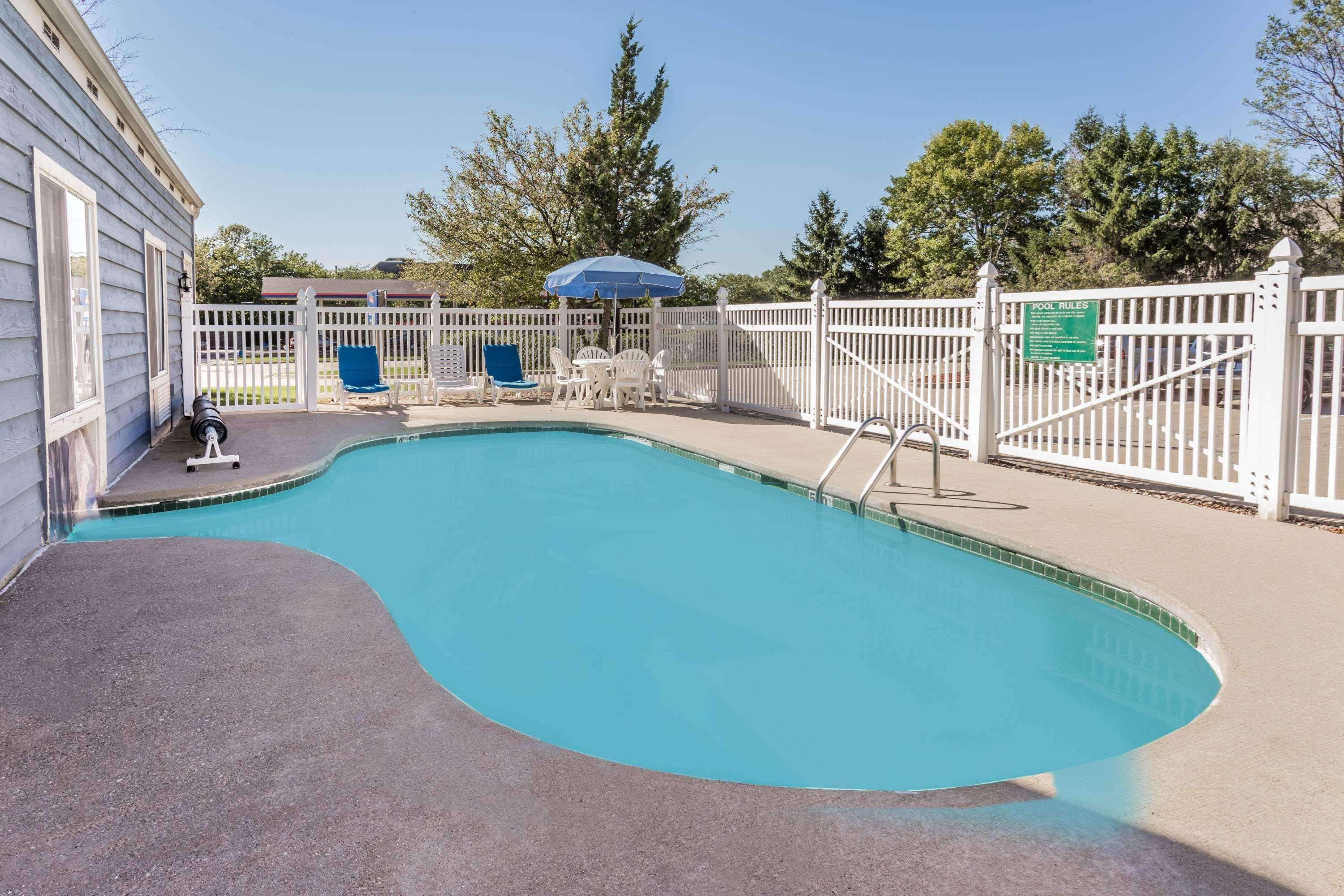 Hotel Baymont By Wyndham Mequon Milwaukee Area Exterior foto